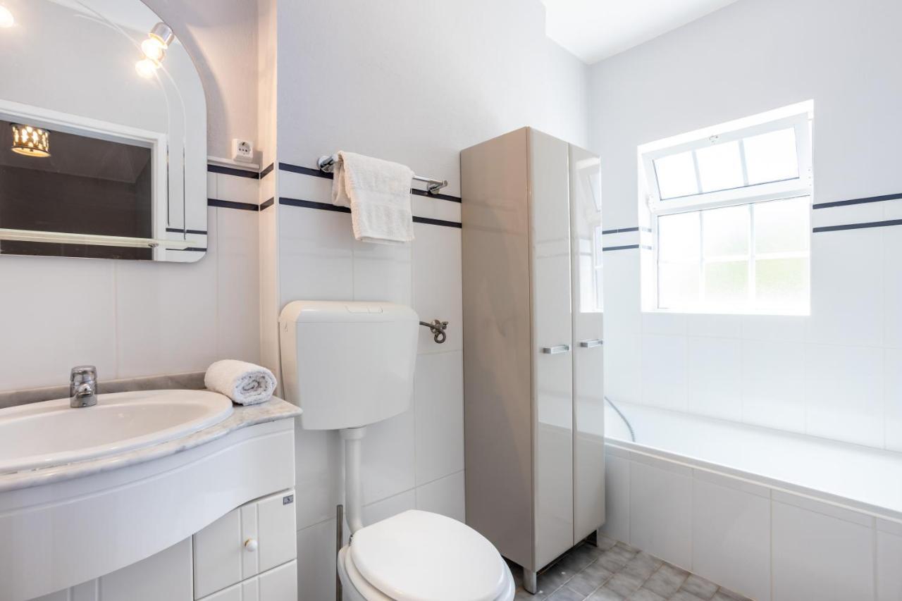 Newly Renovated 2 Bedroom Townhouse - Close To Salema Beach Extérieur photo
