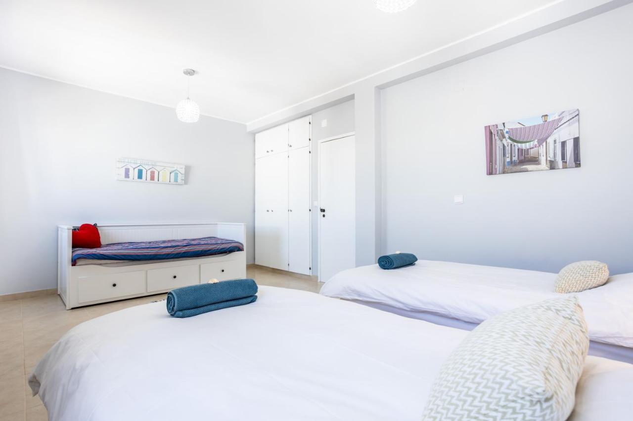Newly Renovated 2 Bedroom Townhouse - Close To Salema Beach Extérieur photo